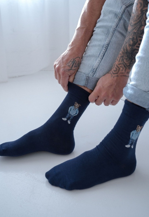 Milena Skarpetki Męskie Avangard Misiek W Niebieskiej Bluzie 0125.109