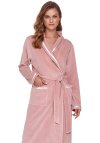 Doctor Nap Elegancki welurowy szlafrok w kolorze pudrowego różu SWA.1078